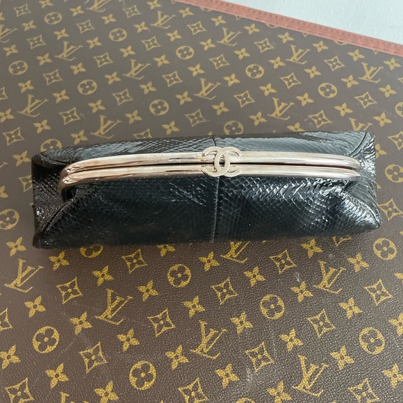 Vintage Chanel Python CC Clutch - Picture 2 of 9
